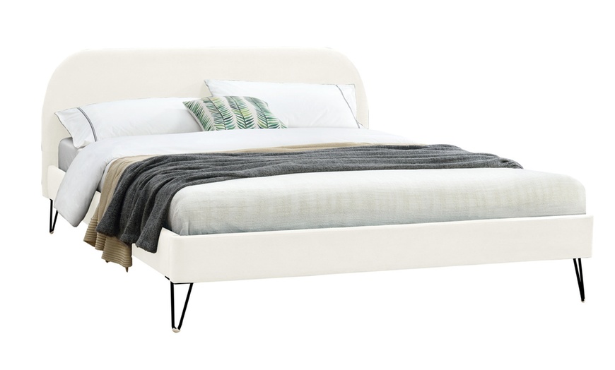 Image 3: Lit velours "Garbera" 140 x 190 cm ou 160 x 200 cm de Kocoon 