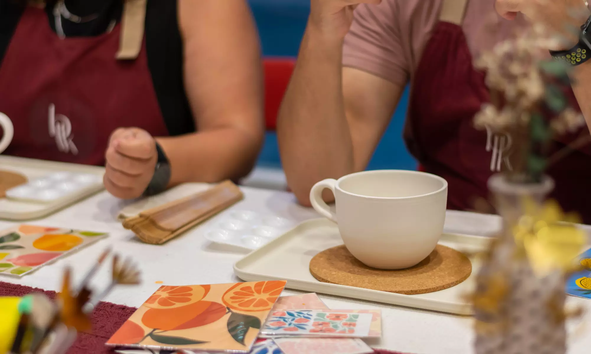 Taller de pintura en cerámica con bebida