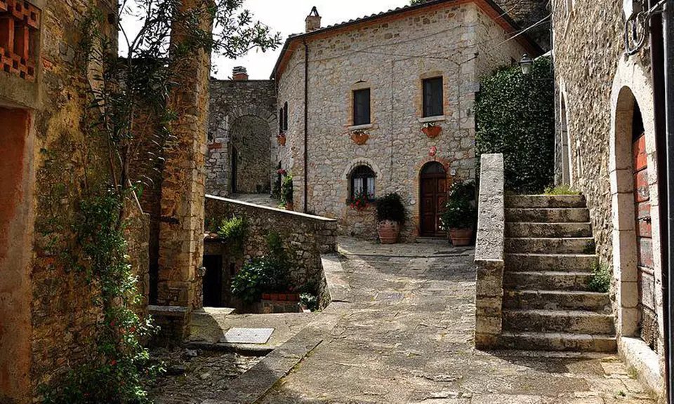 Saturnia: fino a 3 notti, colazione + bottiglia di vino