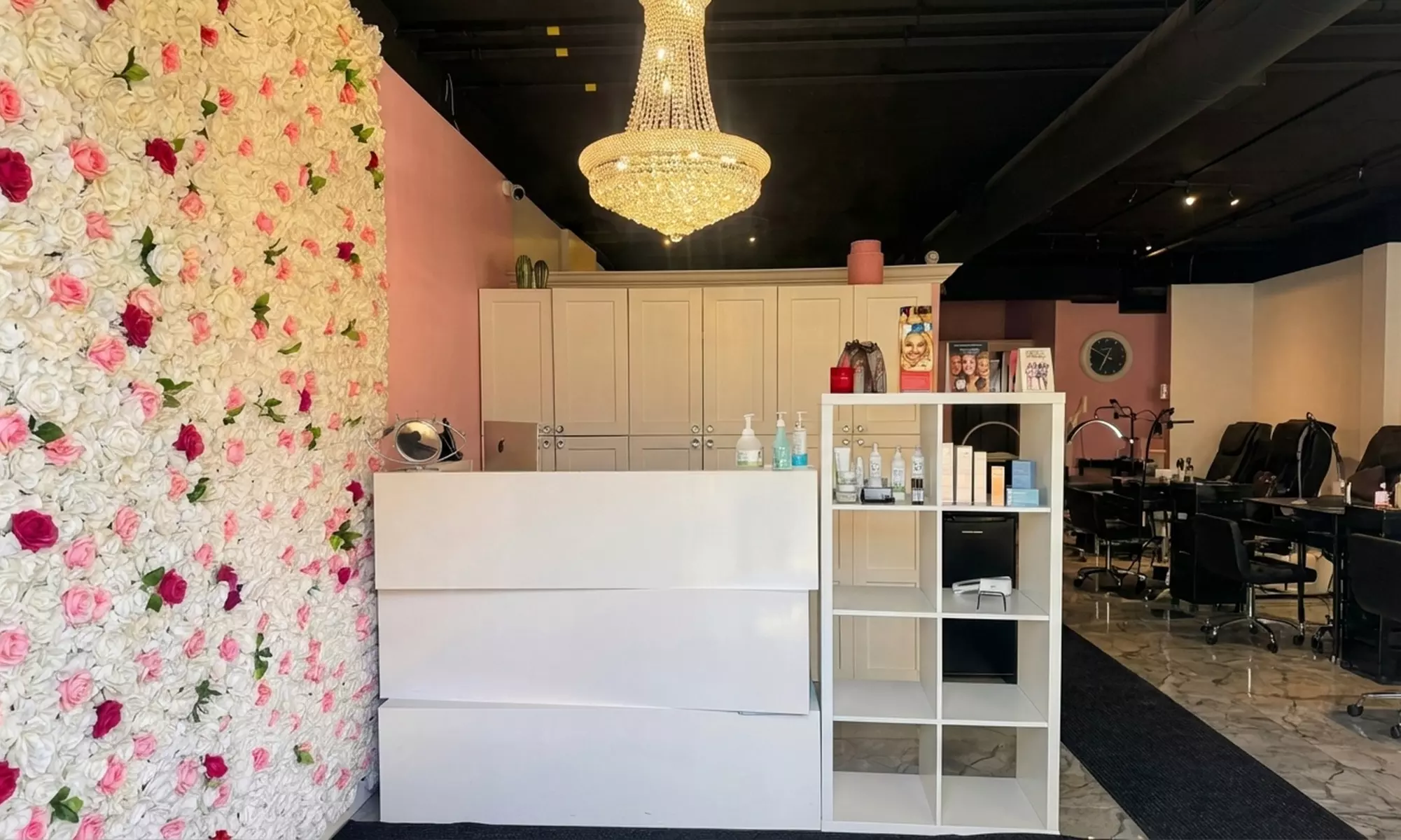 Transform Your Look: One Classic, Hybrid, or Volume Eyelash Extension