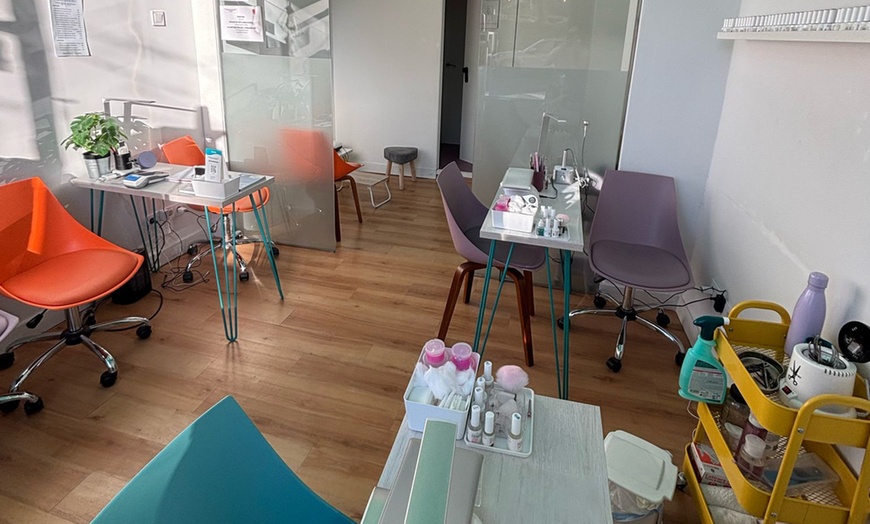 Image 14: Uñas listas: sesión de manicura o pedicura con esmalte semipermanente