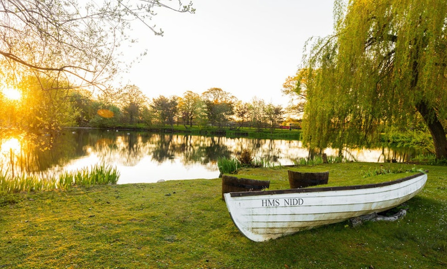 Image 8: Up to 4 People: Sparkling - Afternoon Tea w/ Prosecco & Grounds Entry 