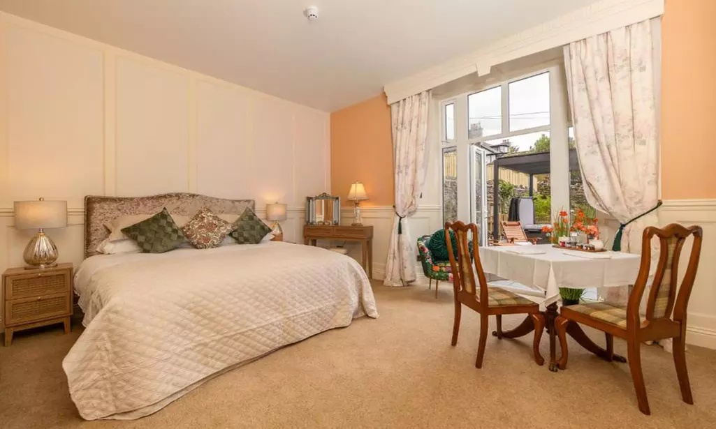 Cumbria: Superior/ Deluxe Garden Room with Breakfast