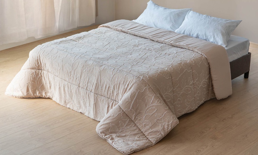 Image 1: Trapunta matrimoniale Gerbera con lavorazione Jacquard