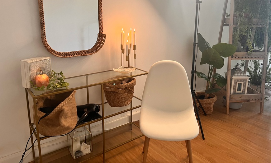 Image 2: Tratamiento full Head Spa enfocado en la hidratación con bebida