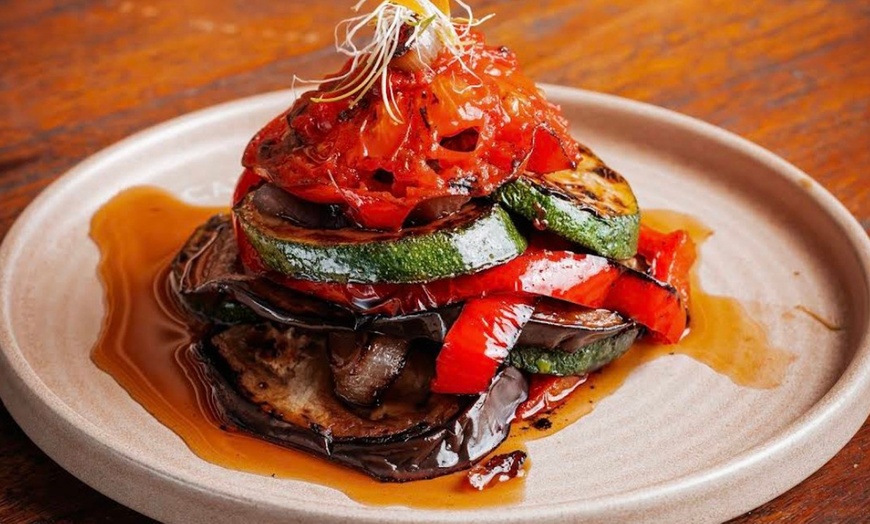 Image 19: Menú CalaBlava con entrantes, principales o arroz, postres y bebidas