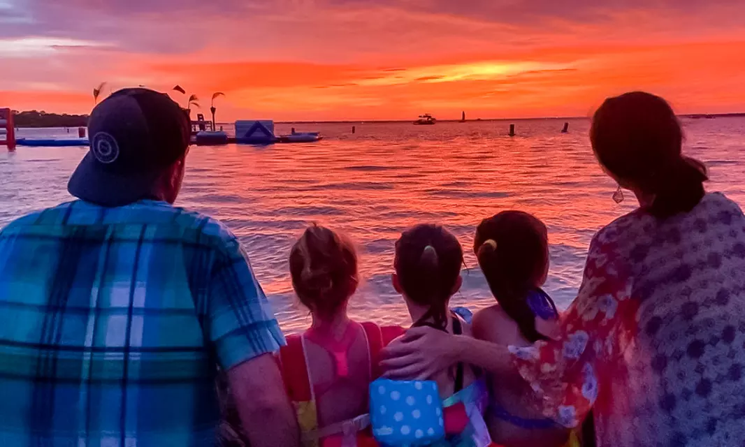 2 or 4-Hour Dolphin and Crab Island Cruise Or 2-Hour Sunset Cruise