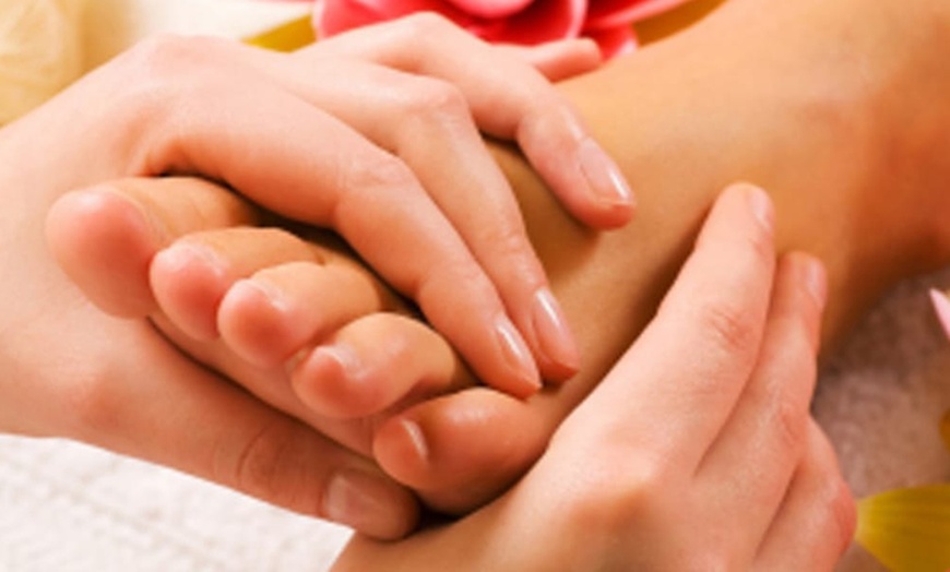 Image 3: Modelage Shiatsu ou réflexologie avec une experte