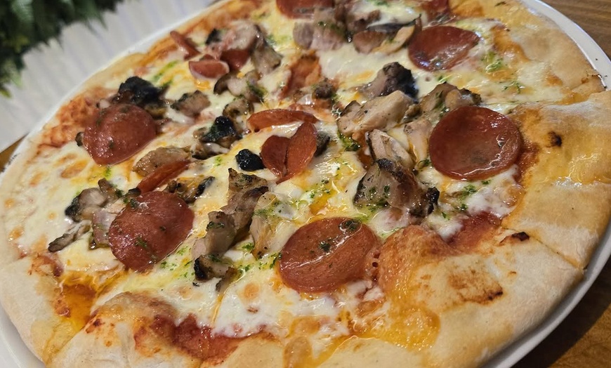 Image 2: Menú mediterráneo o de parrillada para 2 o 4 con postre y bebidas