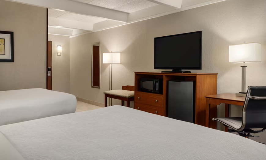 Image 8: Cozy Inn Near Grand Rapids Airport with Complimentary Breakfast