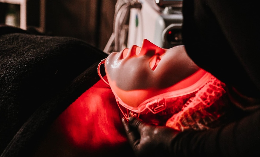 Image 2: Limpieza facial completa con opción a tratamientos extra para 1