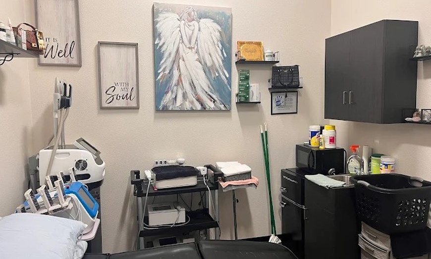 Image 2: Transform Your Body with Non-Invasive Laser Lipo Treatments!