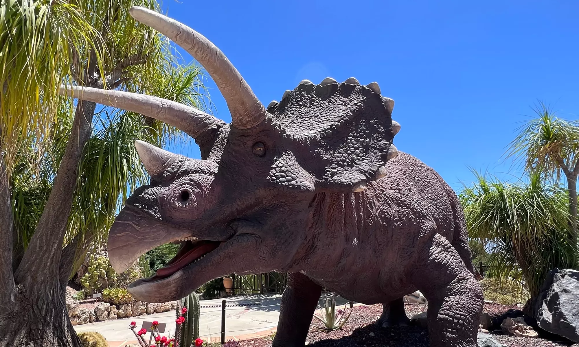 Entrada de un día para hasta 4 personas a DinoPark Algar