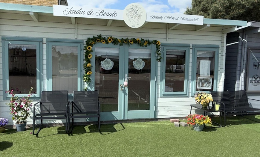 Image 4: Unwind w/ 30 Min Mini Facial, Massage, 60 or 90 Minute Pamper Package