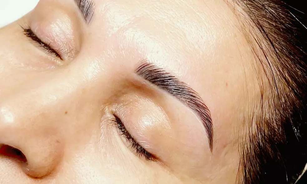 Perfect Brows with Eyebrow Threading or Waxing & Brow Stain