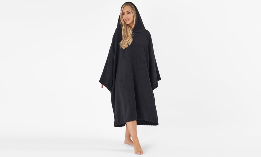 Image 2: Adult Oversized Poncho Towel