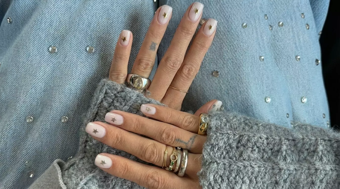 Uñas acrílicas con opción a decoración y masaje de manos para 1