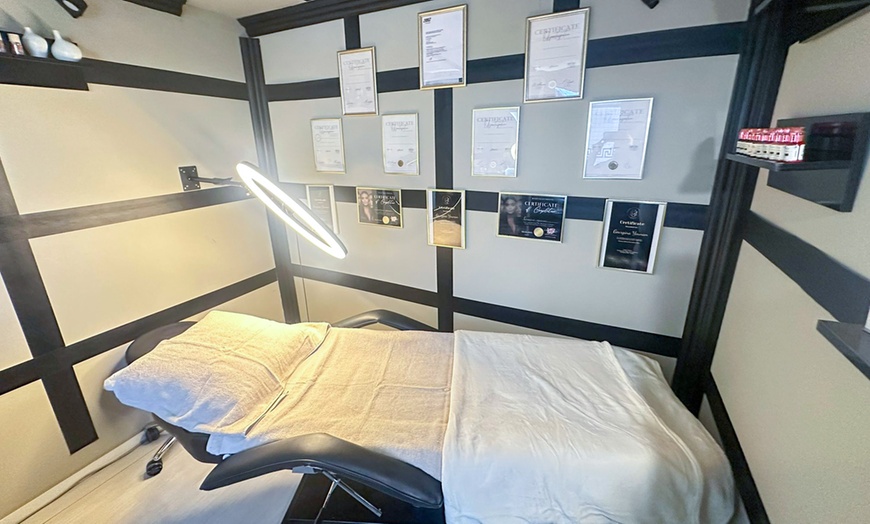 Image 4: Kies jouw ideale glow: dermaplaning of microdermabrasie in Emmeloord