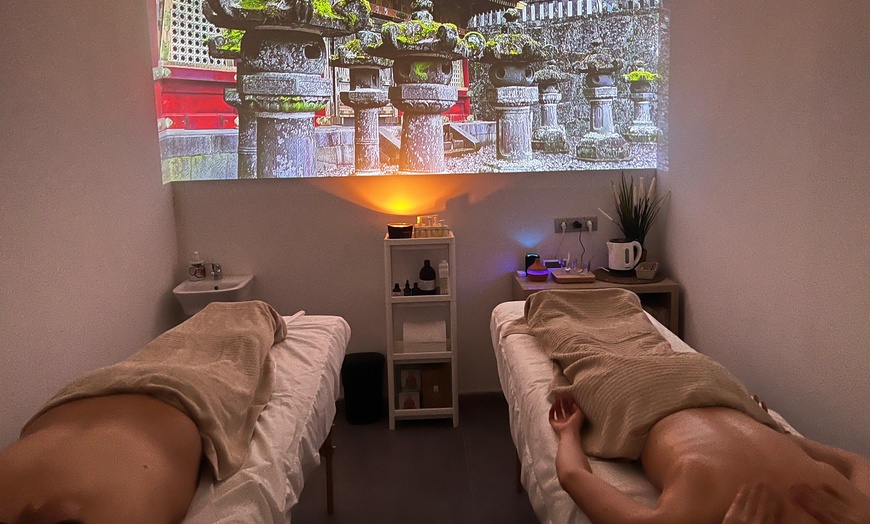 Image 11: Masaje en pareja: relajante o ritual de "Masajes del mundo" a elegir