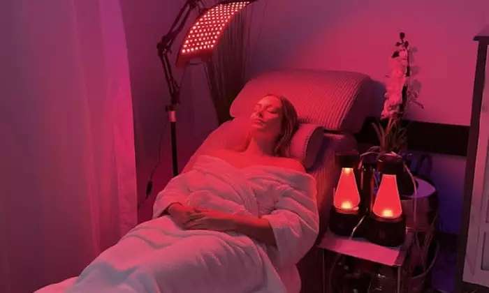 Unwind with Le Reve Skin Care's 20-Minute Adventure: Choose from LED with/without Meditation (Up to 49% Off) - Primary Image