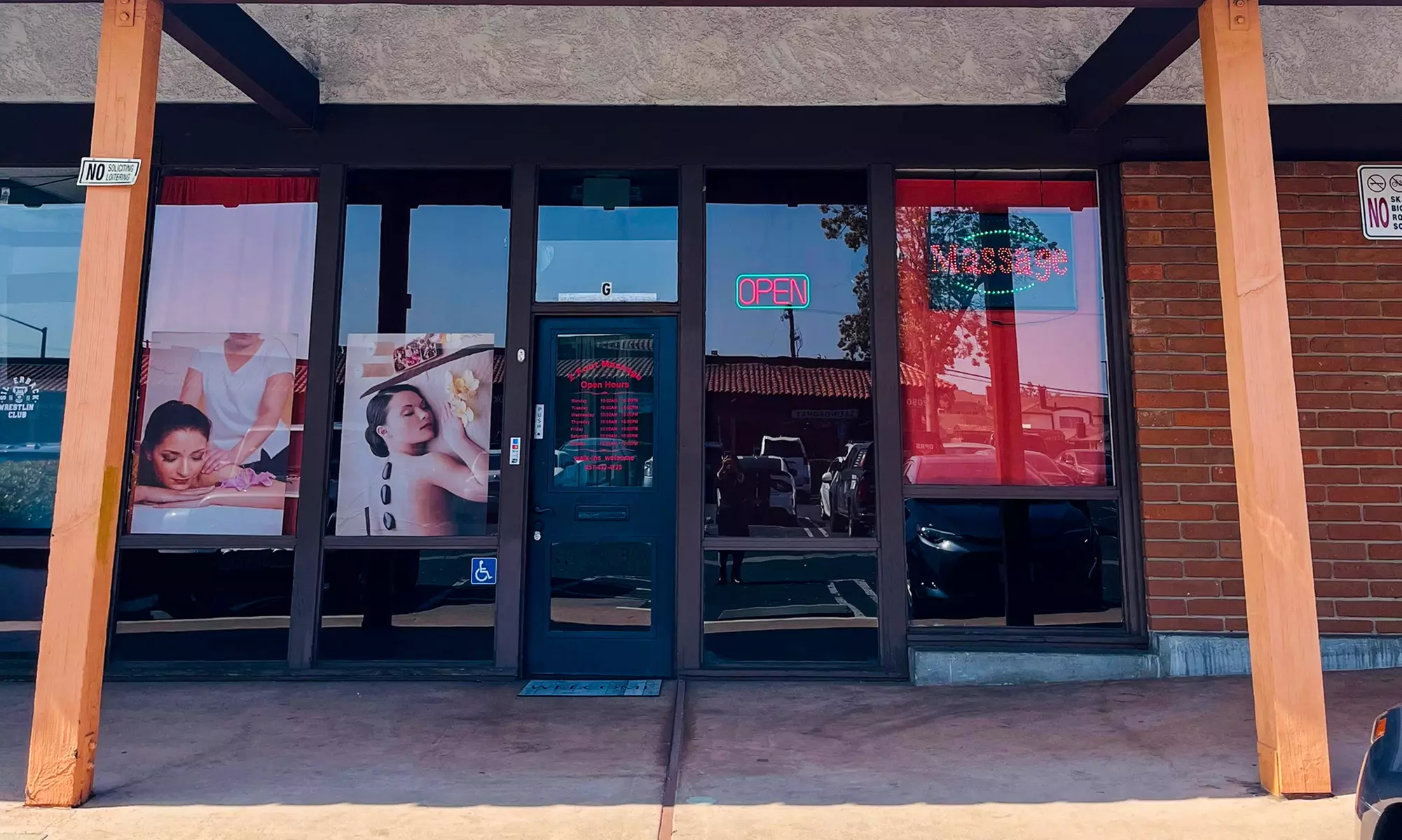 60-Minute Individual or Couples Massage of Your Choice 