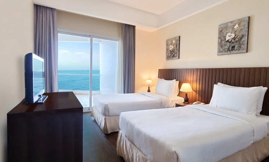 Image 2: Ajman: 1 Night 4*Stay with Breakfast or/and Lunch or/and Dinner Buffet