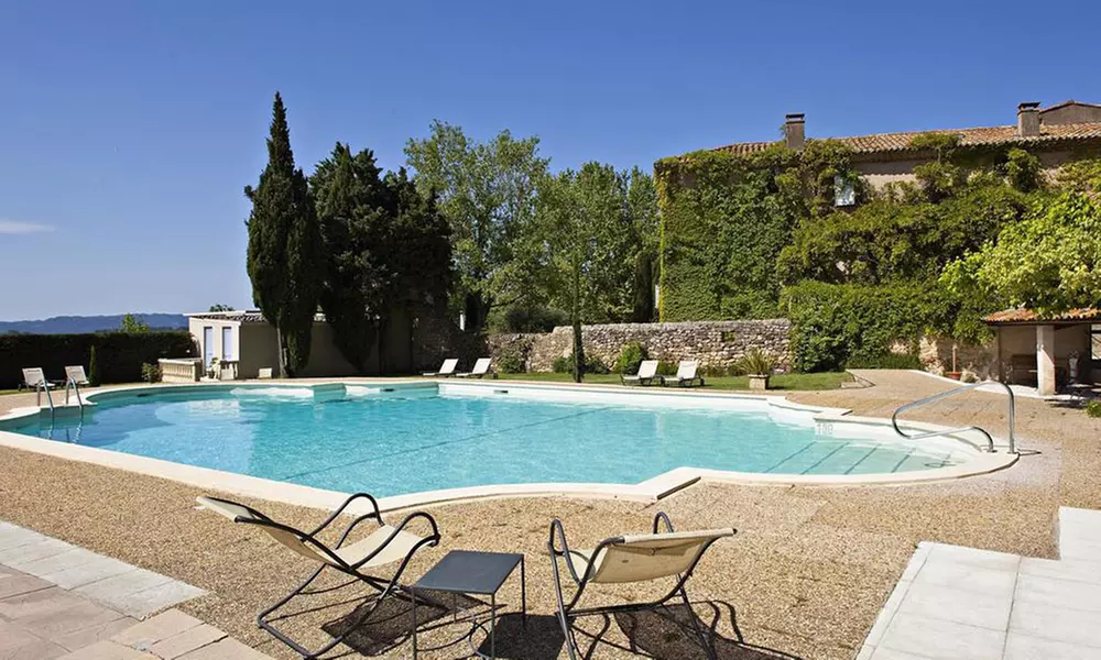 Provence été 2023 : chambre Prestige pour 2 personnes avec petit-déjeuner et dîner gastronomique au Mas de Guilles 4* - Primary Image