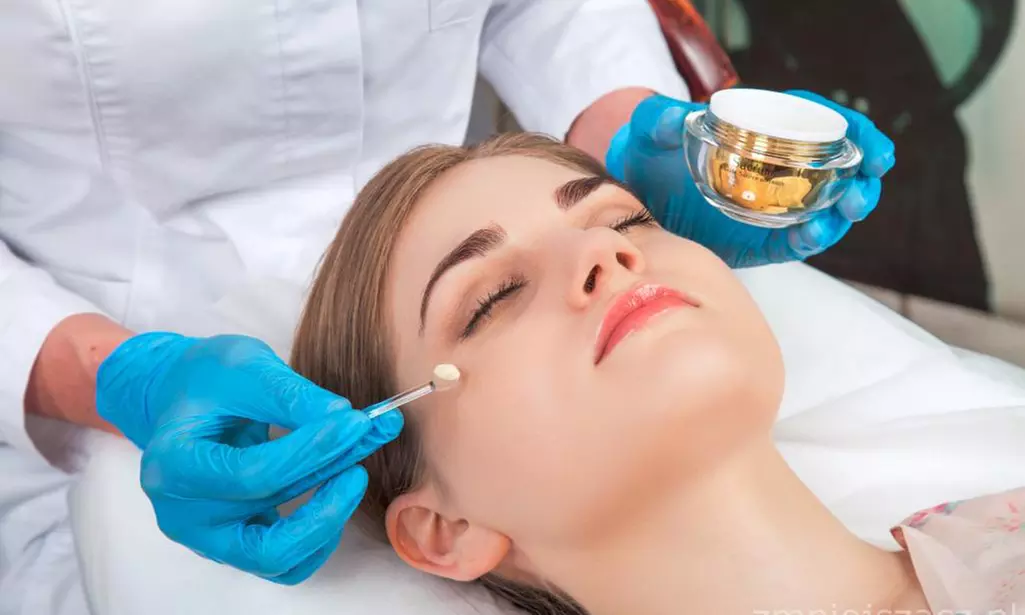 Zabieg toksyną botulinową na 1-3 partie twarzy w Klinice Anna Pikura