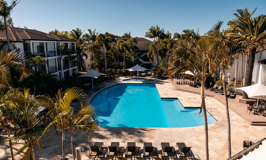 Image 2: ✈ Gold Coast: 7-Nights Getaway at Mercure Gold Coast Resort