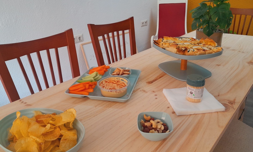 Image 2: Taller de acuarela (nivel inicial) con picoteo para 1 o 2 personas 