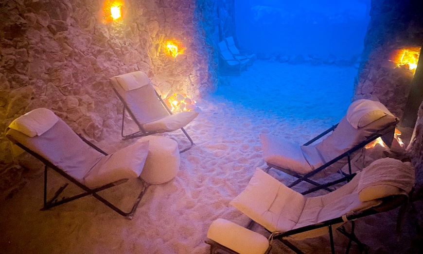 Image 1: Privater Aufenthalt im Salzraum mit Soleverneblung für 2-4 Erwachsene