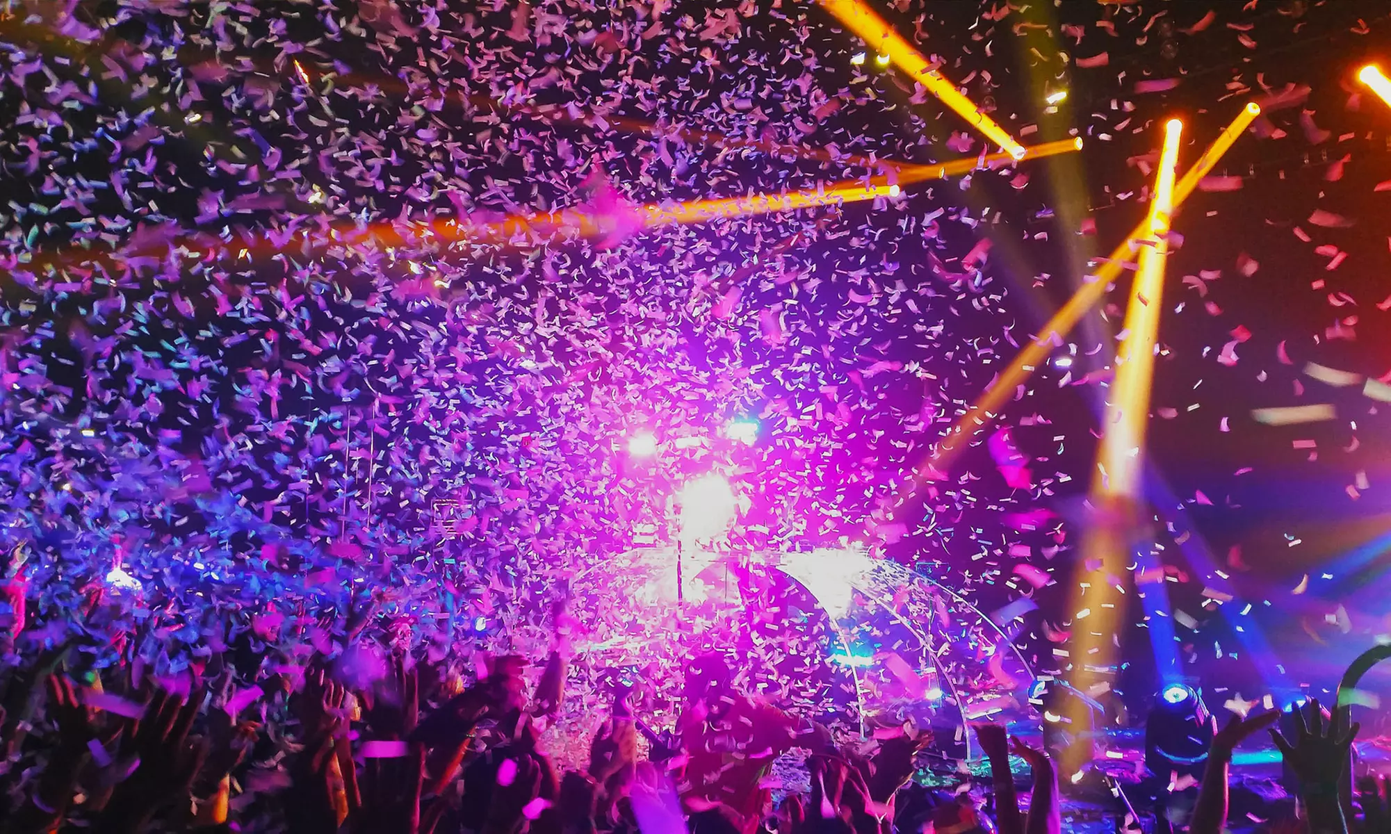 32 Gutscheine im Gesamtwert von 150 € für 21 Clubs in Stuttgart inkl. Versand von Bar und Club Gutscheinen (46% sparen*) - Primary Image