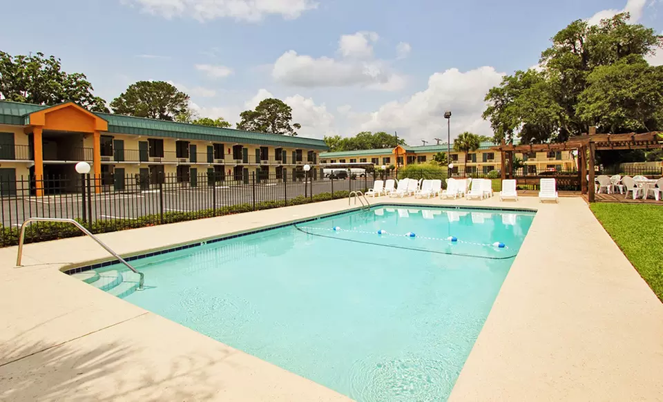 Stay at Best Western Central Inn in Savannah, GA; Dates into December - Primary Image