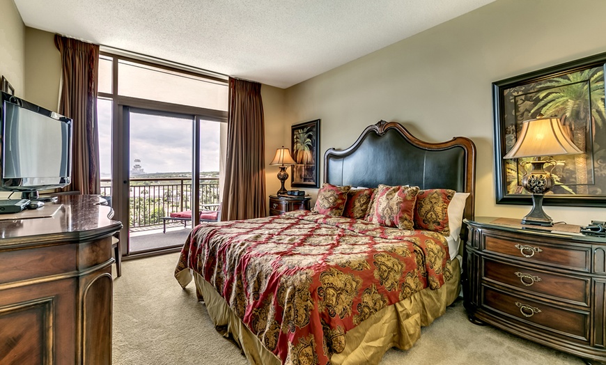 Image 20: Luxury Oceanfront Resort – Private Pools, Lazy River & Swim-Up Bar