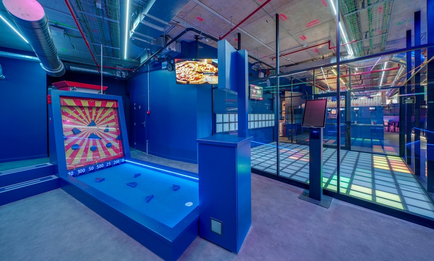 Image 7: Plaisir pour tous : mini-golf, fléchettes, shuffleboard ou color fun