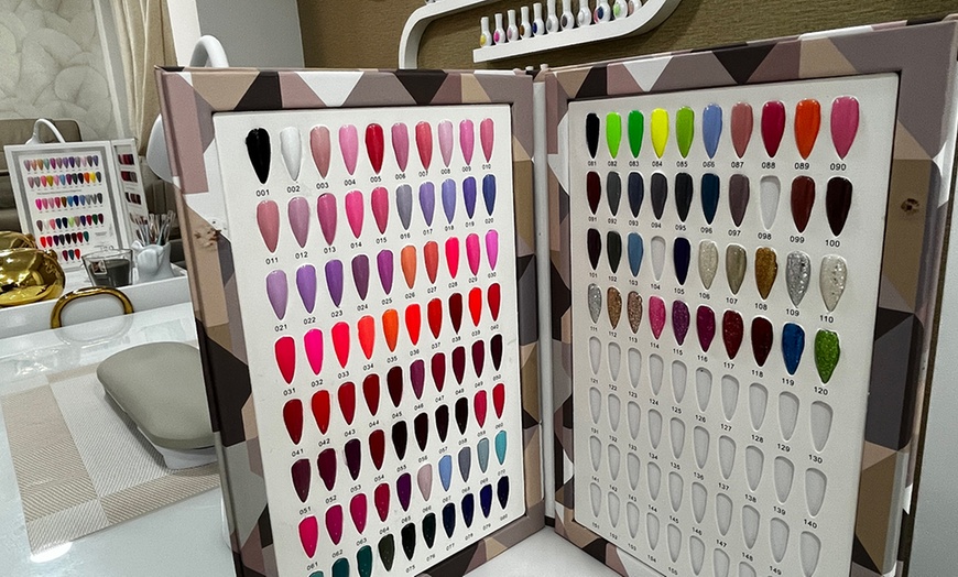 Image 6: Manicura y/o pedicura semipermanente o extensiones de uñas de soft gel