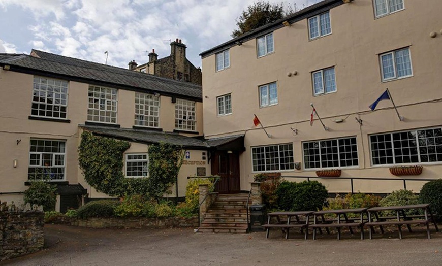 Image 3: Manchester: Stay for 2 with Breakfast, Late Checkout & More 