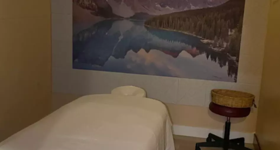 Melt Away Stress with a Luxurious Full-Body Massage Experience!