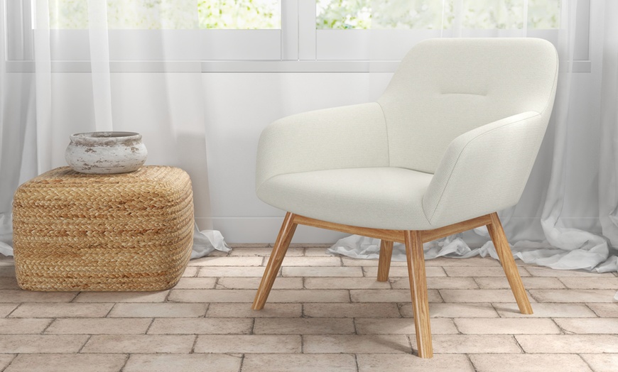 Image 15: Poltrona scandinava con gambe in legno massello Doosense