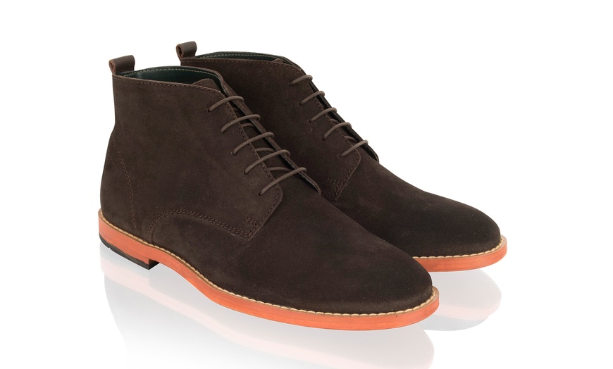 Image 8: Chaussures en daim pour homme