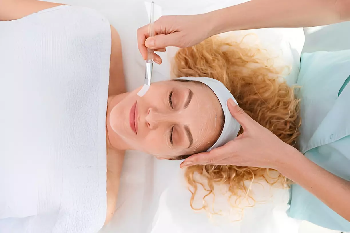 1 of 3 gezichtsbehandelingen, kies tussen dieptereiniging of microneedling of een combinatie, korting tot 42% - Image 4