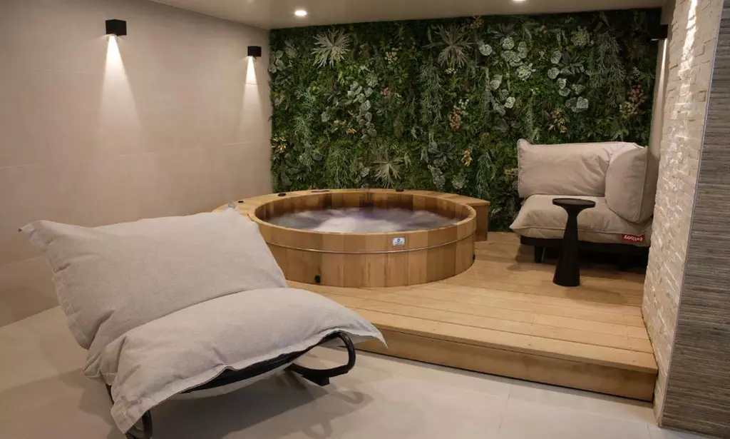 Clichy: Doppelzimmer, opt. mit  Frühstück und Zugang zum Spa