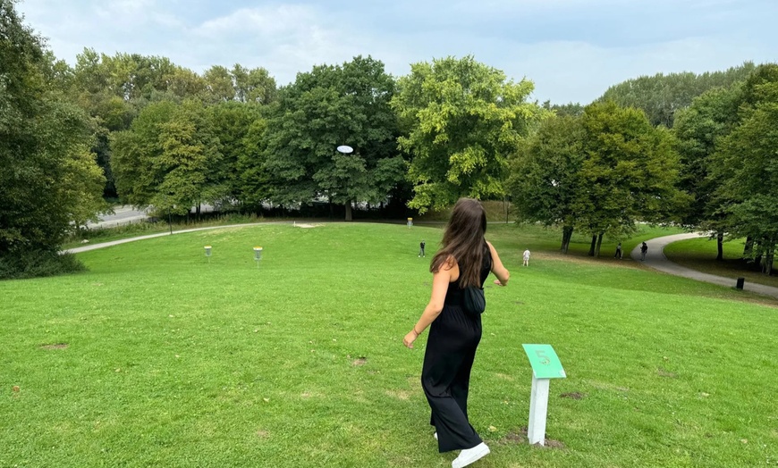 Image 1: Disc Golf Spielrunde inkl. Getränke für 2 Erwachsene od. für 1 Familie