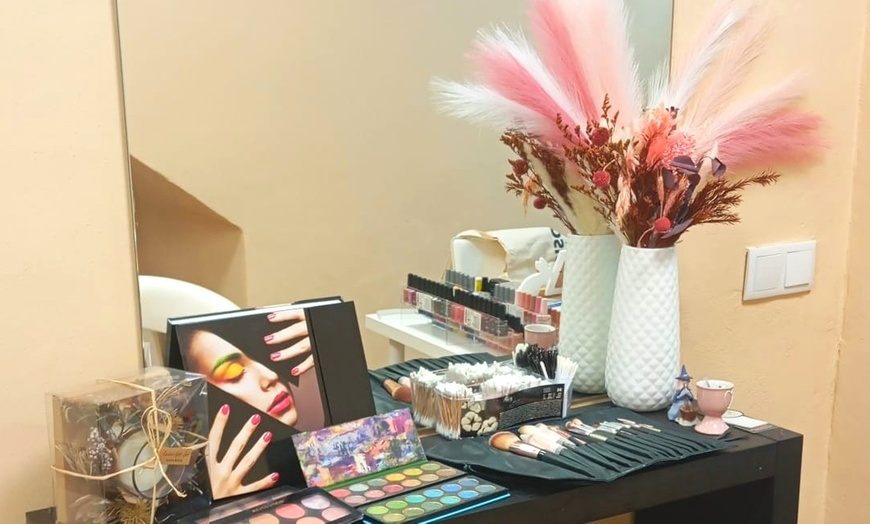 Image 13: ¡Cuidado total para tus uñas! Manicura, pedicura o uñas de gel para 1