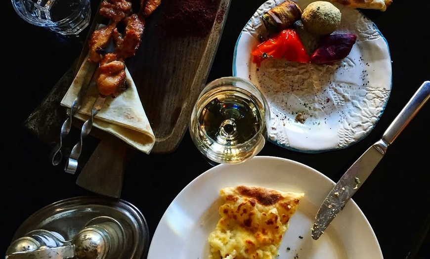 Image 3: Authentisch georgisches Schaschlik inkl. Beilage für 2 oder 4 Personen