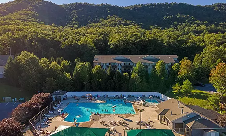 Mountain Peak Pool