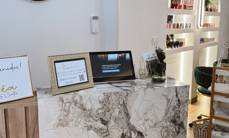 Image 5: Manipedi en el centro de Alicante con esmaltado semipermanente