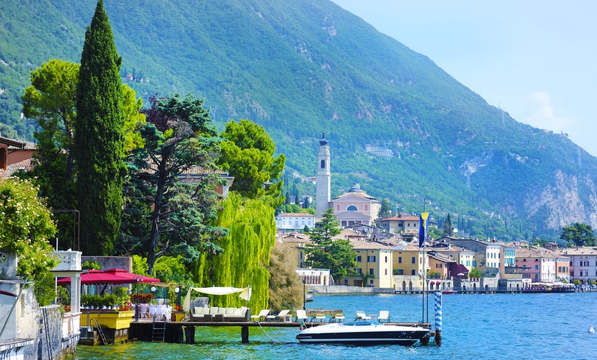 Image 2: ✈ Lake Garda or Lake Como With Flights 