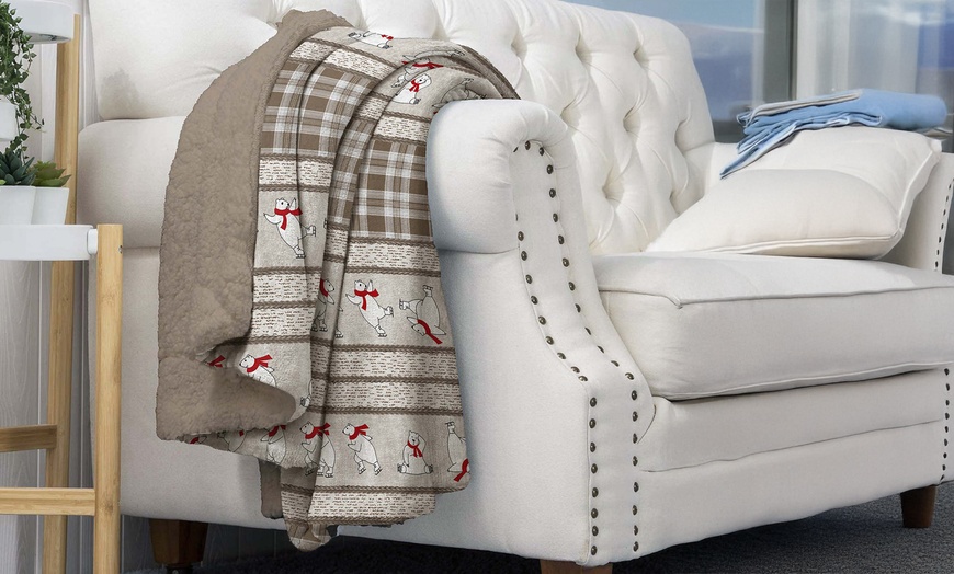 Image 18: Plaid réversible sherpa et microfibre