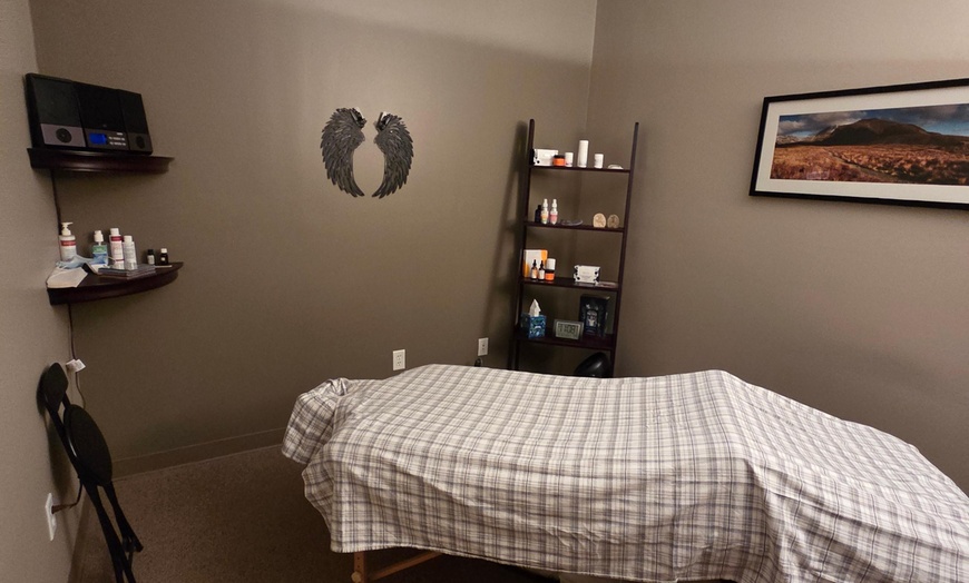 Image 4: Experience Pain Relief with a 20-30 Minute Massage Session